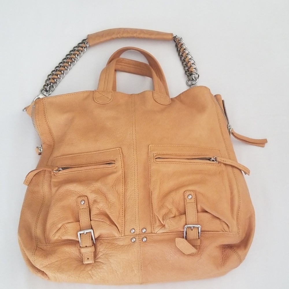 💕 GREAT DEAL Pour La Victoire Light Handbag 💕